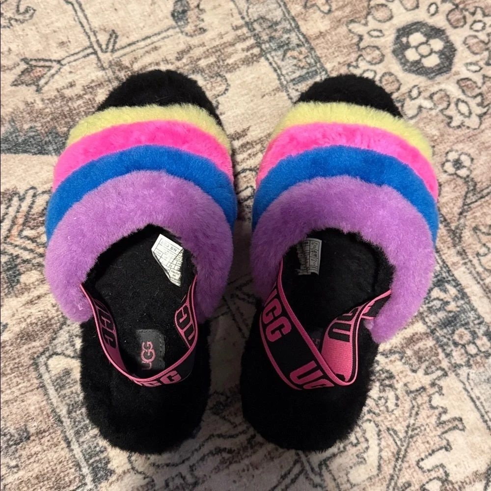 Ugh women’s fluffy strappy slippers size 8